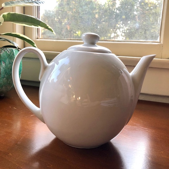 Rosanna White and silver chandelier ceramic tea pot - Picture 4 of 9